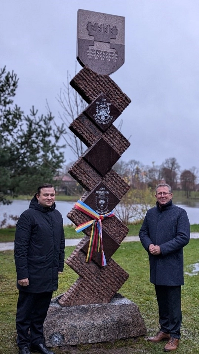 Enthüllung einer Skulptur im „Park der Gemeinden“ © Amt Stavenhagen